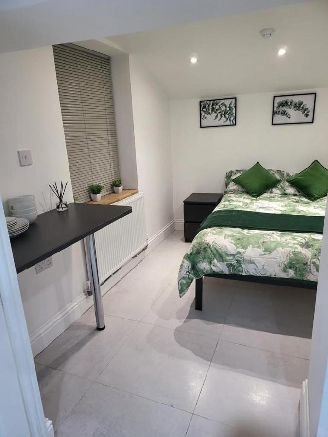 Fancy Basement Flat B Apartment ลอนดอน ภายนอก รูปภาพ